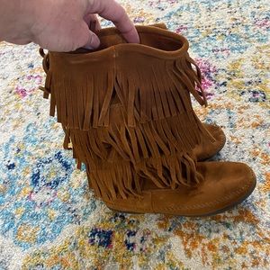 Minnetonka moccasin boots